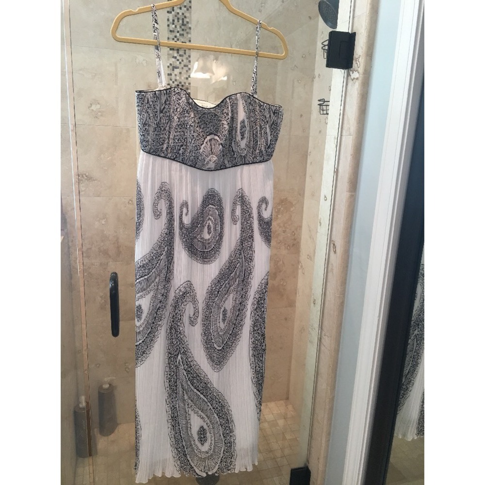 White House Black Market Paisley Floral Maxi Dress Black White Sz 8 RN111459